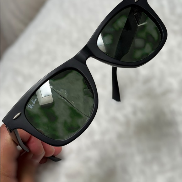 Ray-Ban Wayfarer Black Frames Need Lenses - Picture 1 of 7